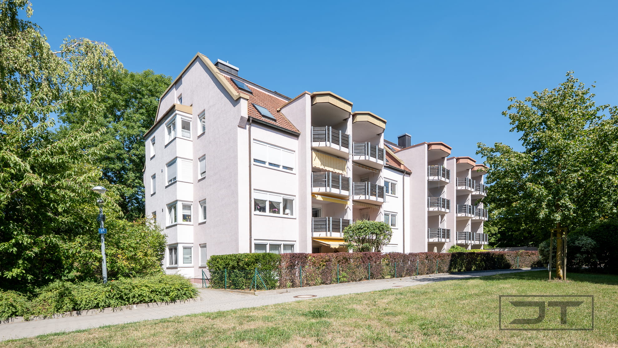 Top-Anlageobjekt am Hofgarten, Nähe Universität: 1-Zimmer-DG Apartment mit Sonnenbalkon!