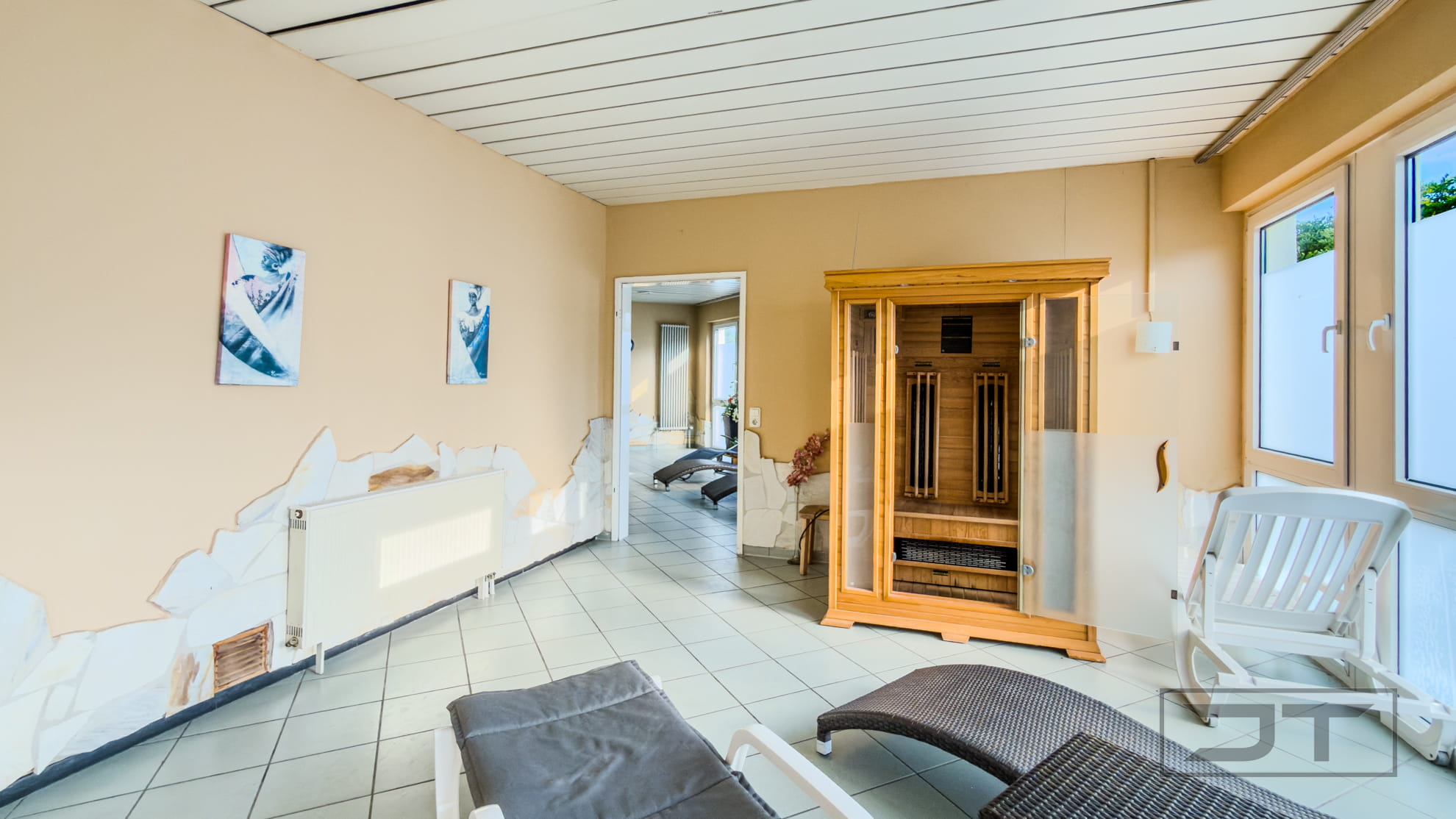 Wellnessbereichn mit Infrarotkabine-220
