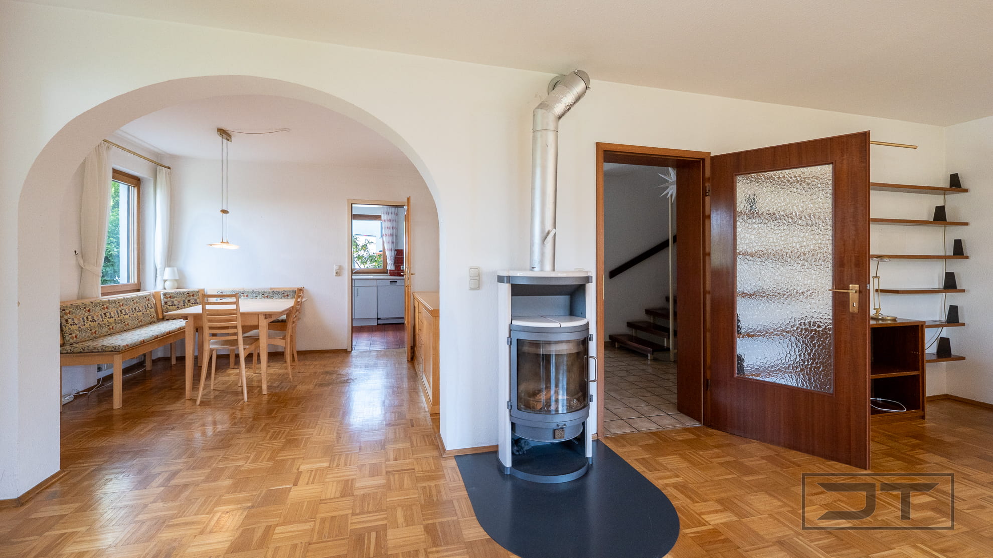 JT - Thamer Immobilien Wohnzimmer mit Kaminofen (23 von 1)