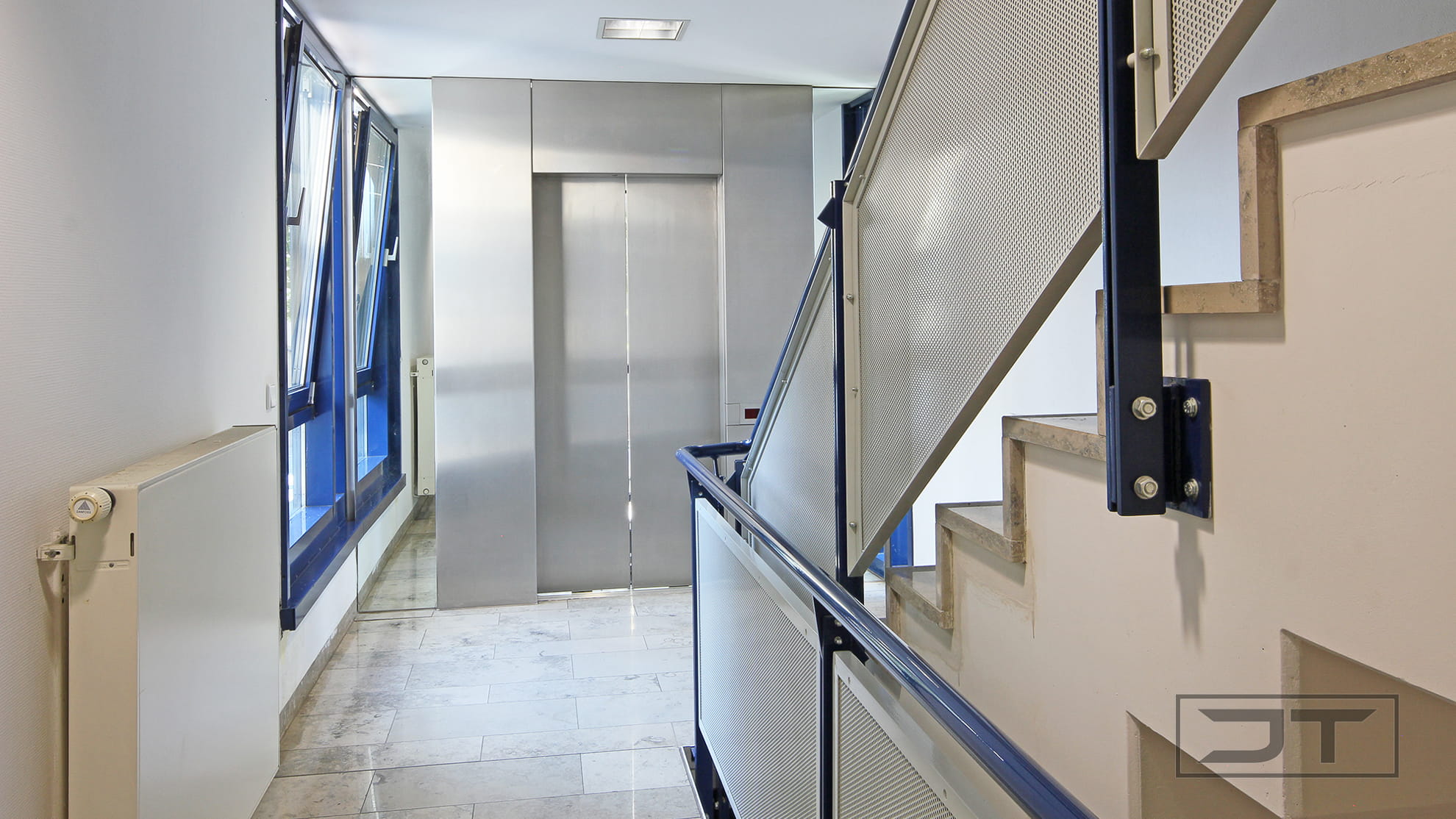 Treppenhaus mit Aufzug (133 von 1)