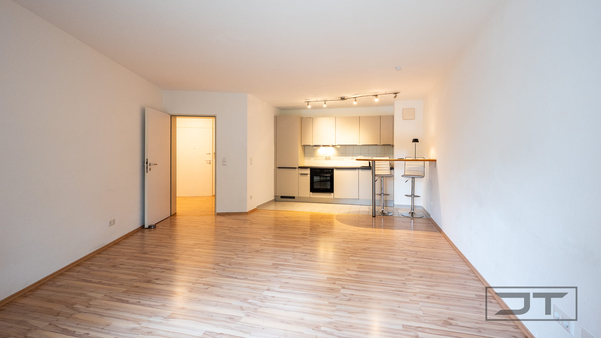 Wohnzimmer mit offener Küche (124 von 1)