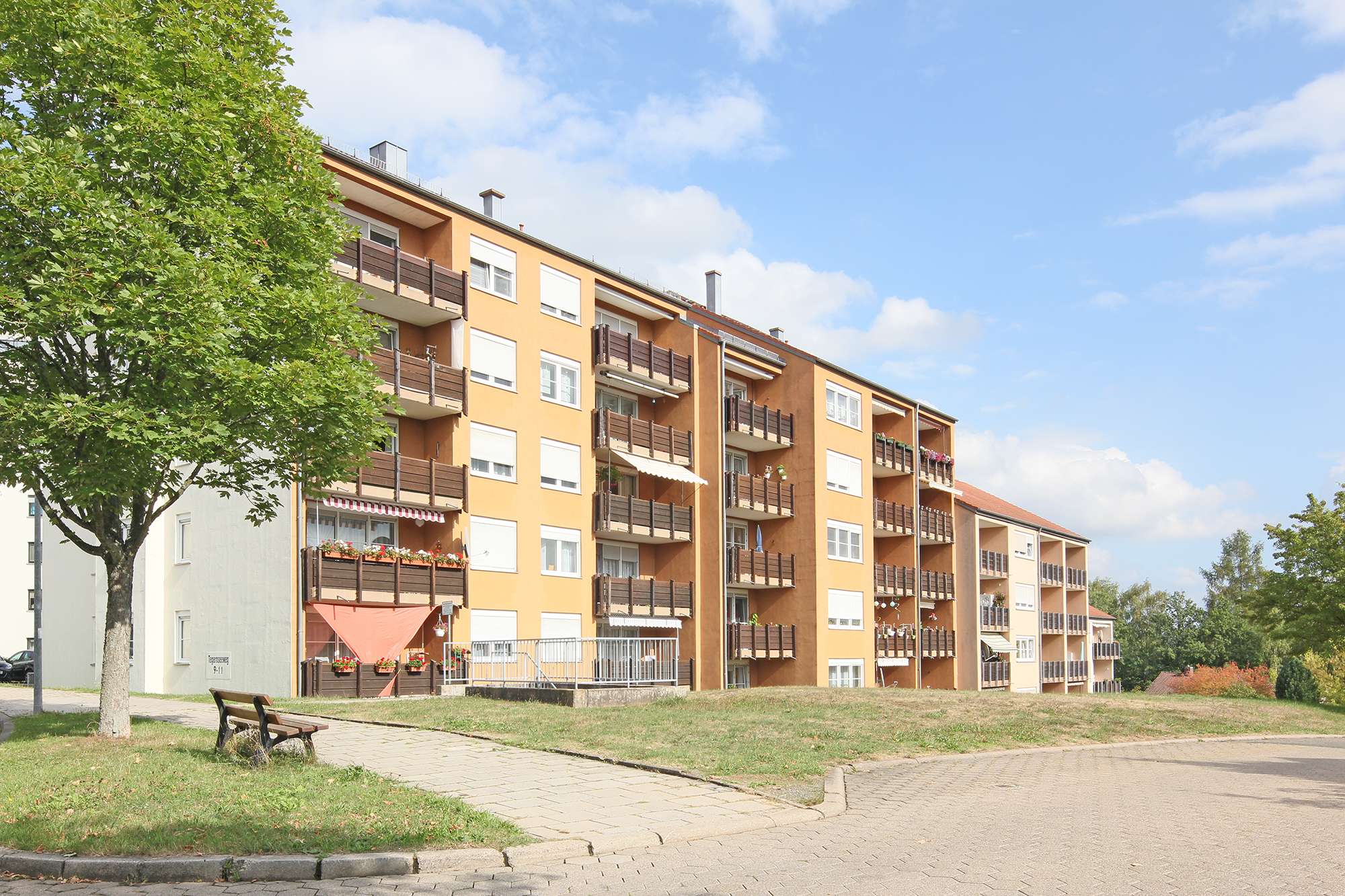 Interessante Kapitalanlage: Vermietete 3-Zimmer-Wohnung mit Balkon am Roten Hügel!