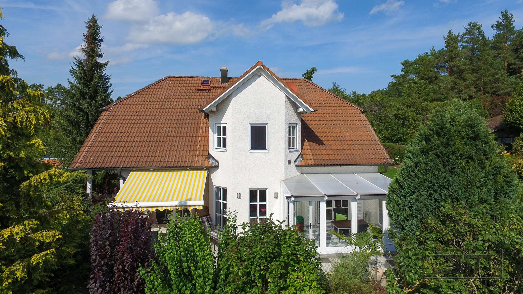 Elegantes Architektenhaus mit Wintergarten und großem Grundstück im Luftkurort Pottenstein!
