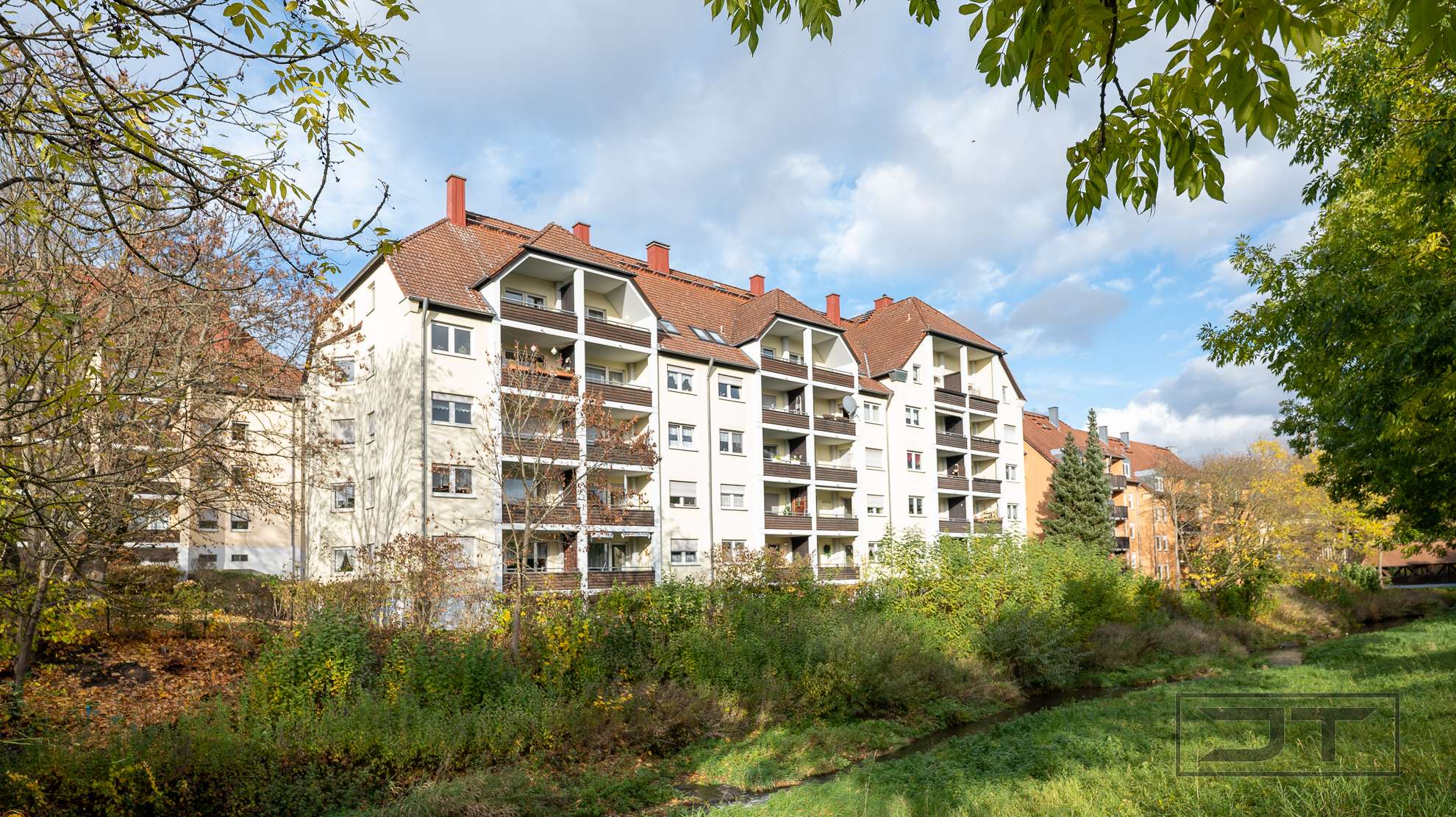Schicke Stadtwohnung mit Sonnenbalkon und Blick ins Grün in Top-Lage in Bayreuth City!